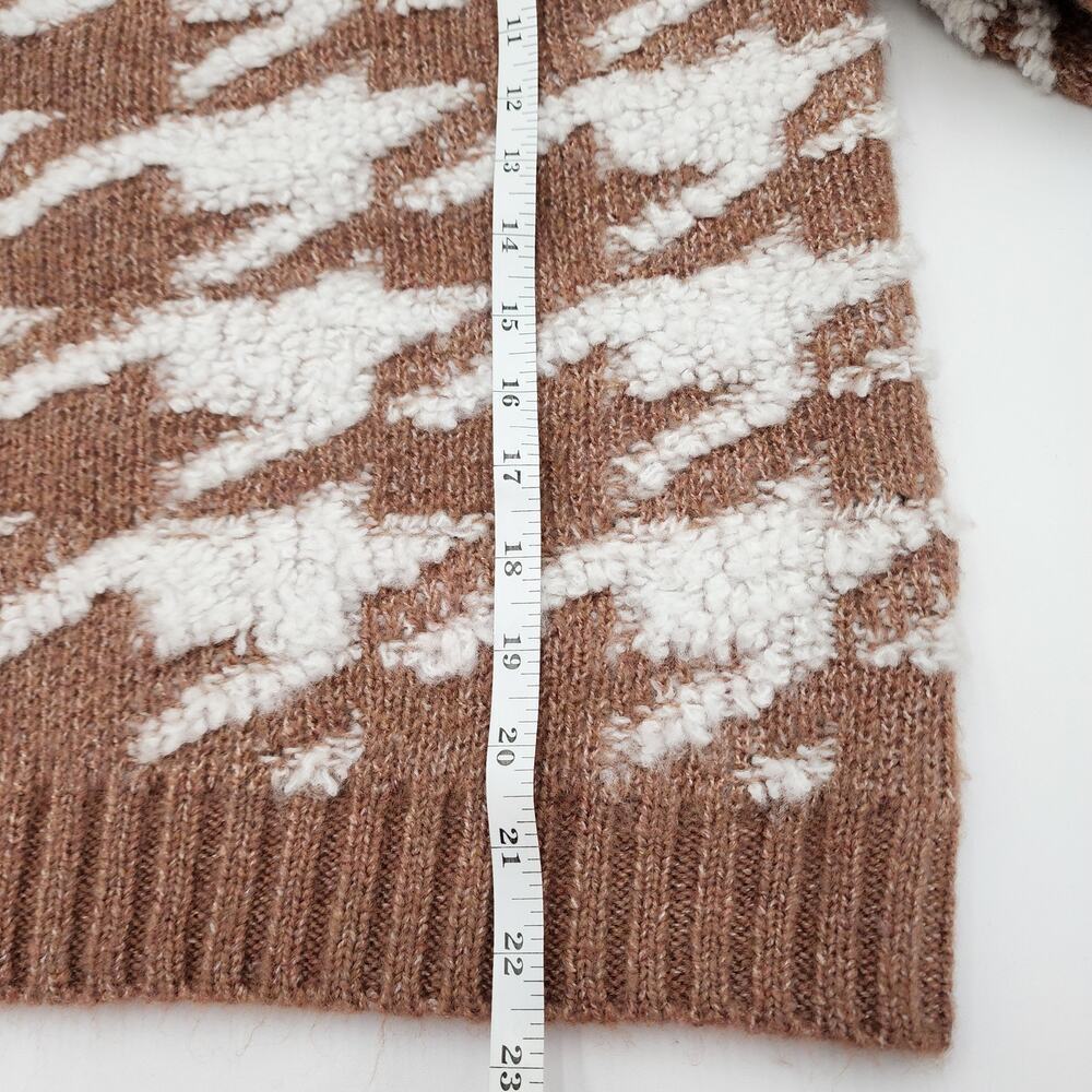 Line & Dot Houndstooth Sweater - Picture 11 of 16